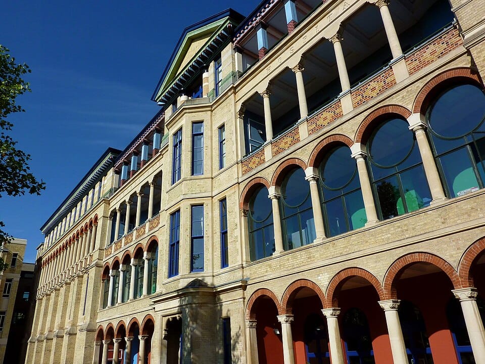 Cambridge Judge Business School facade